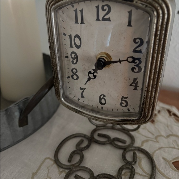 Table / Desk clock - Picture 6 of 8